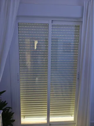 2 Balconeras corredera con persianas