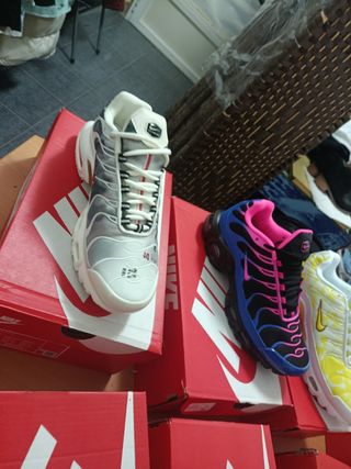 Zapatillas de moda con tallas a elegir