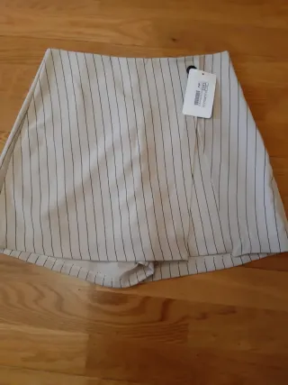 Falda pantalón beige con rayas