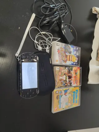 PSP Sony Negra + Juegos