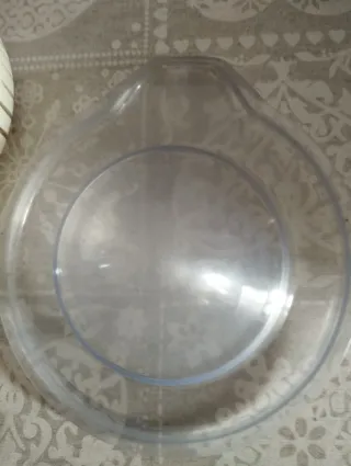 Exprimidor eléctrico color crema