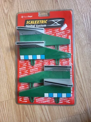 Bordes Scalextric SCX Digital System