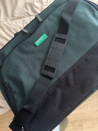 Maleta Benetton pequeña negra y verde