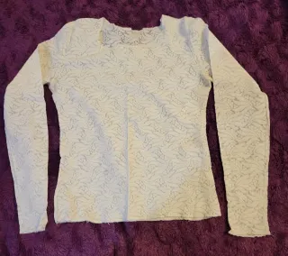Blusa de encaje manga larga. Viste mucho.