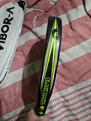 Pala de pádel Vibor-A Black Mamba