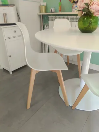 Sillas de comedor blancas y pata de madera roble
