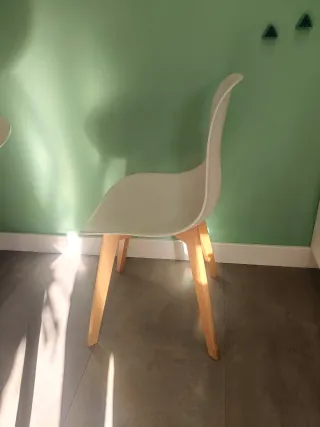 Sillas de comedor blancas y pata de madera roble