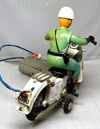 ANTIGUA MOTO HONDA POLICE DE BANDAI, FUNCIONA,RARA