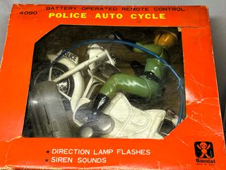 ANTIGUA MOTO HONDA POLICE DE BANDAI, FUNCIONA,RARA