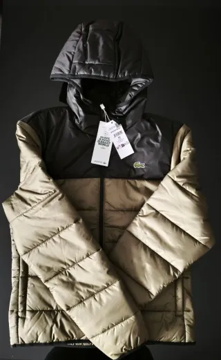 Abrigo Lacoste Negro y verde militar Talla XS