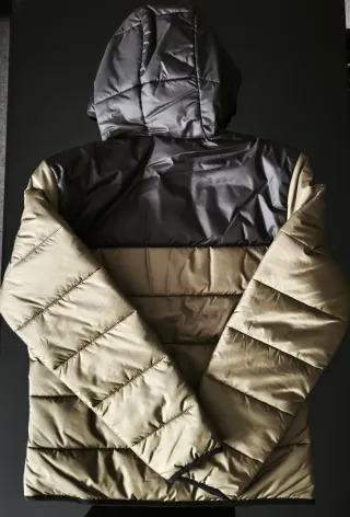 Abrigo Lacoste Negro y verde militar Talla XS