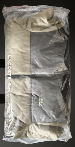 Abrigo Lacoste Negro y verde militar Talla XS