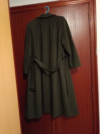 Abrigo de lana verde oliva