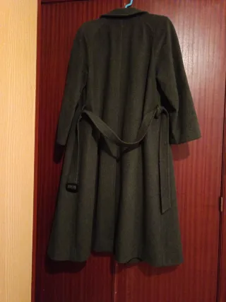 Abrigo de lana verde oliva