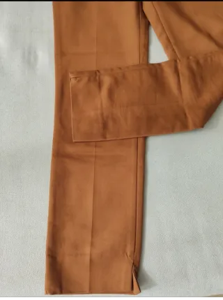 Pantalón tobillero Zara marrón
