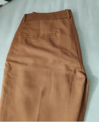 Pantalón tobillero Zara marrón