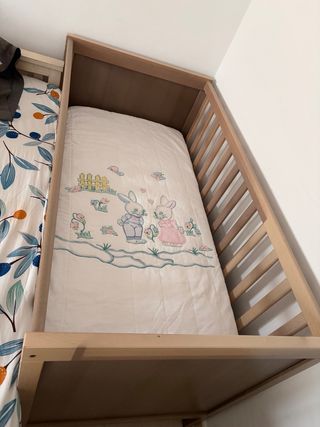 Cuna de madera para bebé