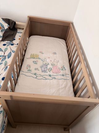 Cuna de madera para bebé
