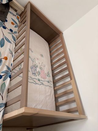 Cuna de madera para bebé