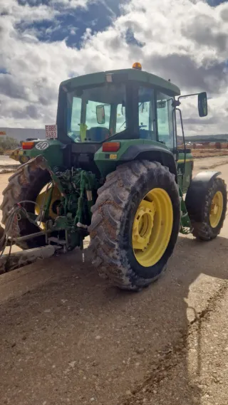 Tractor John Deere 6610