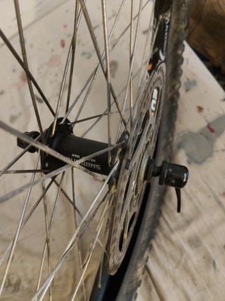 Rueda 26 delantera Alexrims DP20 Disc Con neumatic