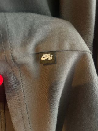 Camiseta Nike SB Gris