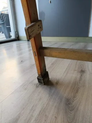 Escalera de madera 2,40m en la punta superior.