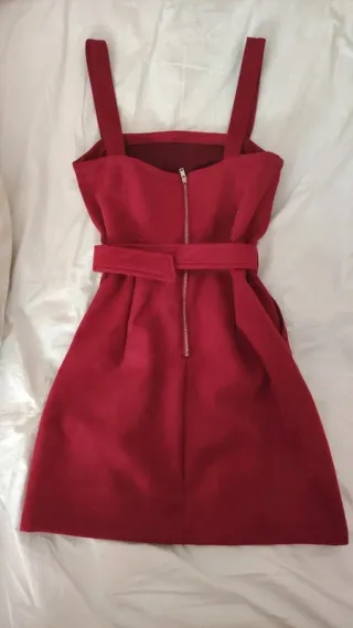 Vestido Bershka rojo con cinturón