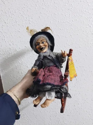 Muñeca Bruja Silla Vintage