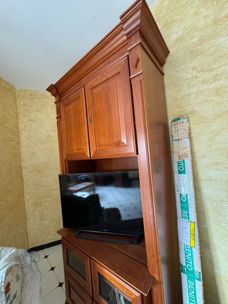 Mueble vitrina madera maciza