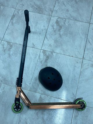 Patinete Decathlon con Casco