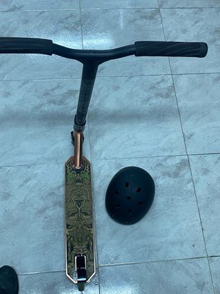 Patinete Decathlon con Casco