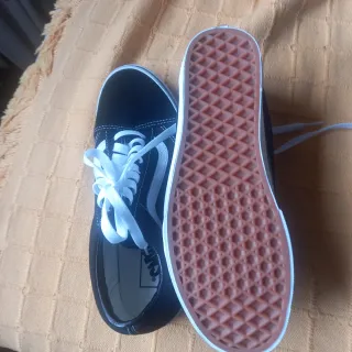 Zapatillas Vans Old Skool Negras y Blancas