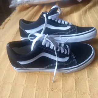 Zapatillas Vans Old Skool Negras y Blancas
