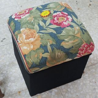 Puf vintage con estampado floral