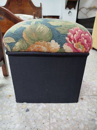 Puf vintage con estampado floral