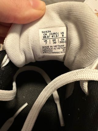 Zapatillas de pádel ASICS blancas y negras