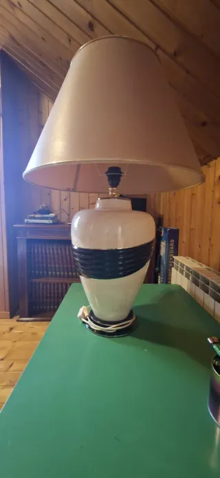 Lámpara de sobremesa cerámica beige y negra