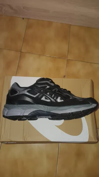 Asics Gel Zapatillas Negras y Plateadas