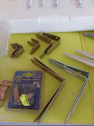 Pack Escuadras Pared y Accesorios Varios