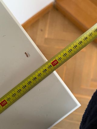 Scrivania in legno bianco con cassetti