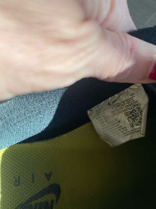 Nike Air Force 1 Negras y Doradas