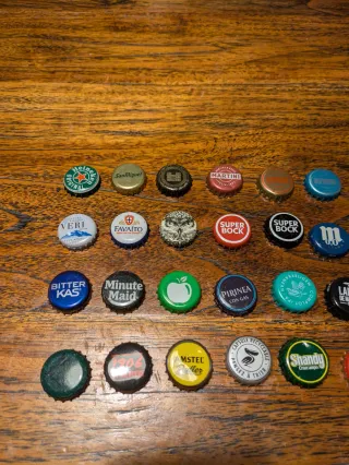 Lote de 28 chapas variadas nacionales y europeas