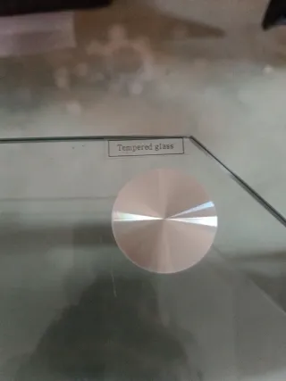 Mesa de cristal y metal