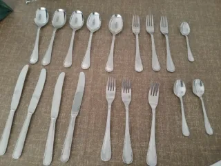 Juego de cubiertos de acero inoxidable