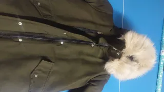 Abrigo Mango verde oliva acolchado