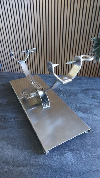 Jamonero basculante metálico