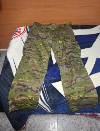 Traje militar camuflaje