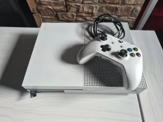 Xbox One S Blanca + Mando