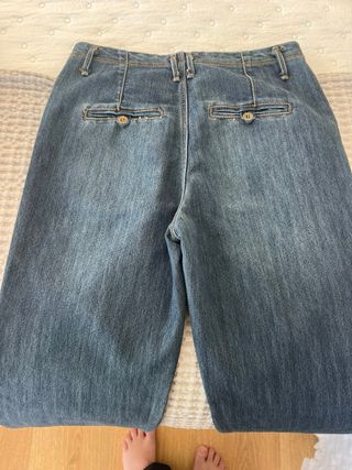 Pantalón vaquero azul tiro medio